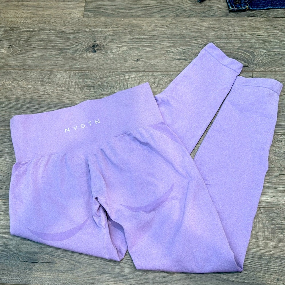 NVGTN leggings with butt and leg accentuator 💜🤍